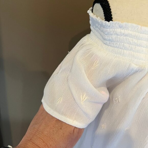 Old Navy White Off-the-shoulder with cream design detail, Size Large - Picture 2 of 8